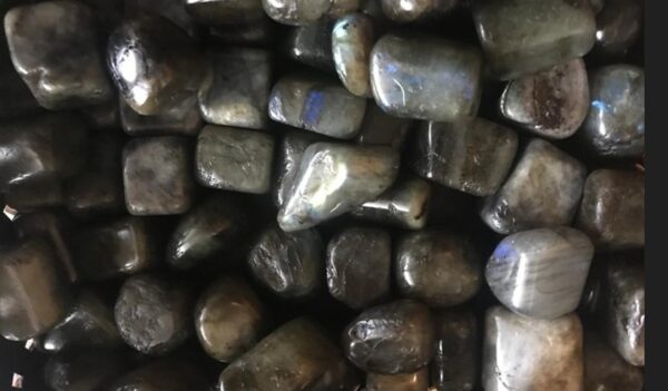 Labradorite Tumbled Stone (1 kg pack) - Image 4