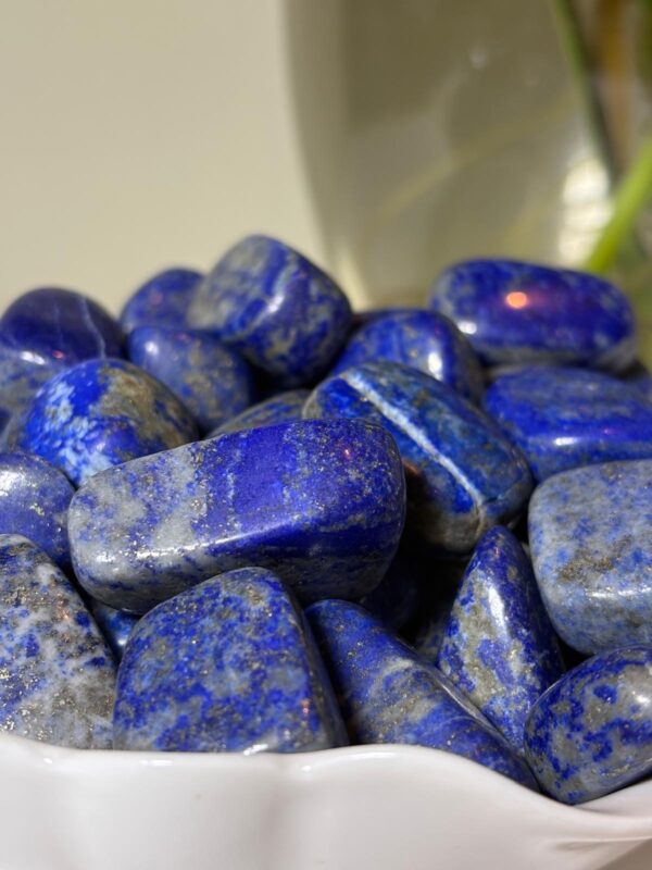 Lapis Lazuli Tumbled Stones (1 kg pack) - Image 5
