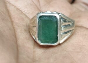 Emerald stone Ring in Silver